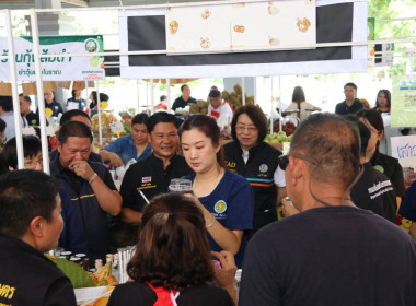 “รมช.เกษตร” ปักหมุดตลาดเกษตรกรเชียงราย หนุนบริโภคผลไม้ไทย ... พารามิเตอร์รูปภาพ 50